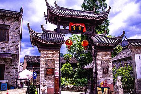 马斯克参观奥斯威辛集中营后说:“让人深感悲痛和不幸”